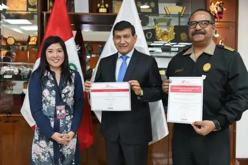 Atención policial en quechua gana premio a Buenas Prácticas en Gestión Pública 2019.