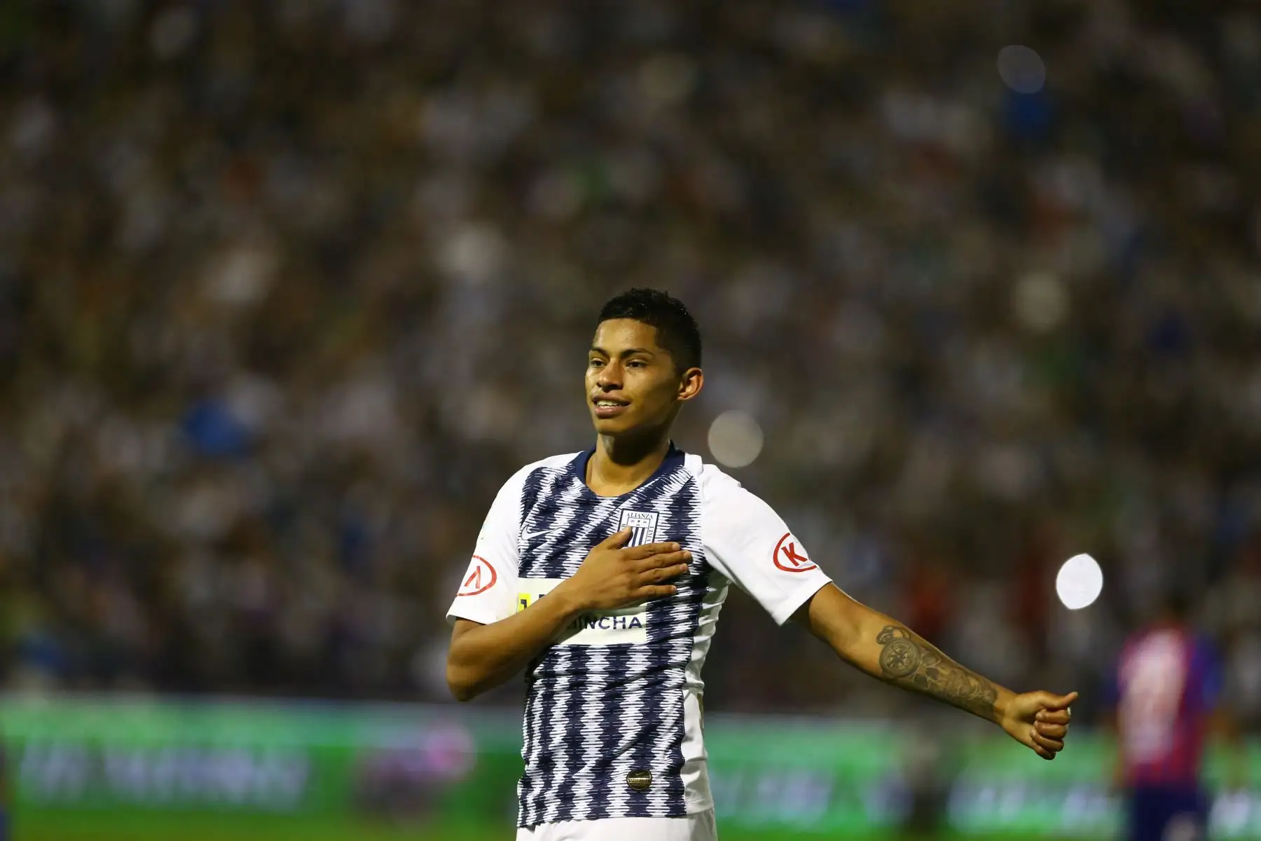 Kevin Quevedo fue el encargado de abrir el marcador en el partido entre Alianza Lima y Alianza Universidad, en el Estadio Alejandro Villanueva. Foto:ANDINA/ Juan Carlos Guzmán