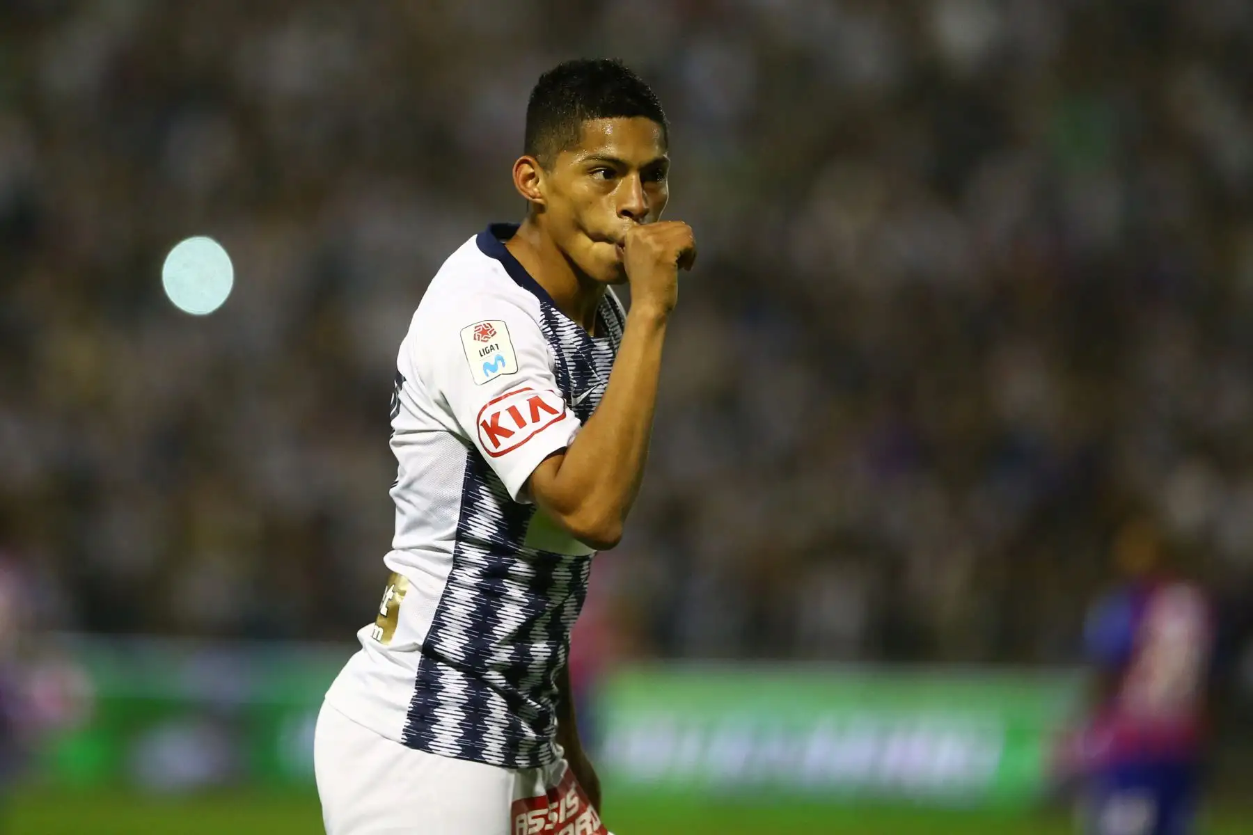Kevin Quevedo fue el encargado de abrir el marcador en el partido entre Alianza Lima y Alianza Universidad, en el Estadio Alejandro Villanueva. Foto:ANDINA/ Juan Carlos Guzmán