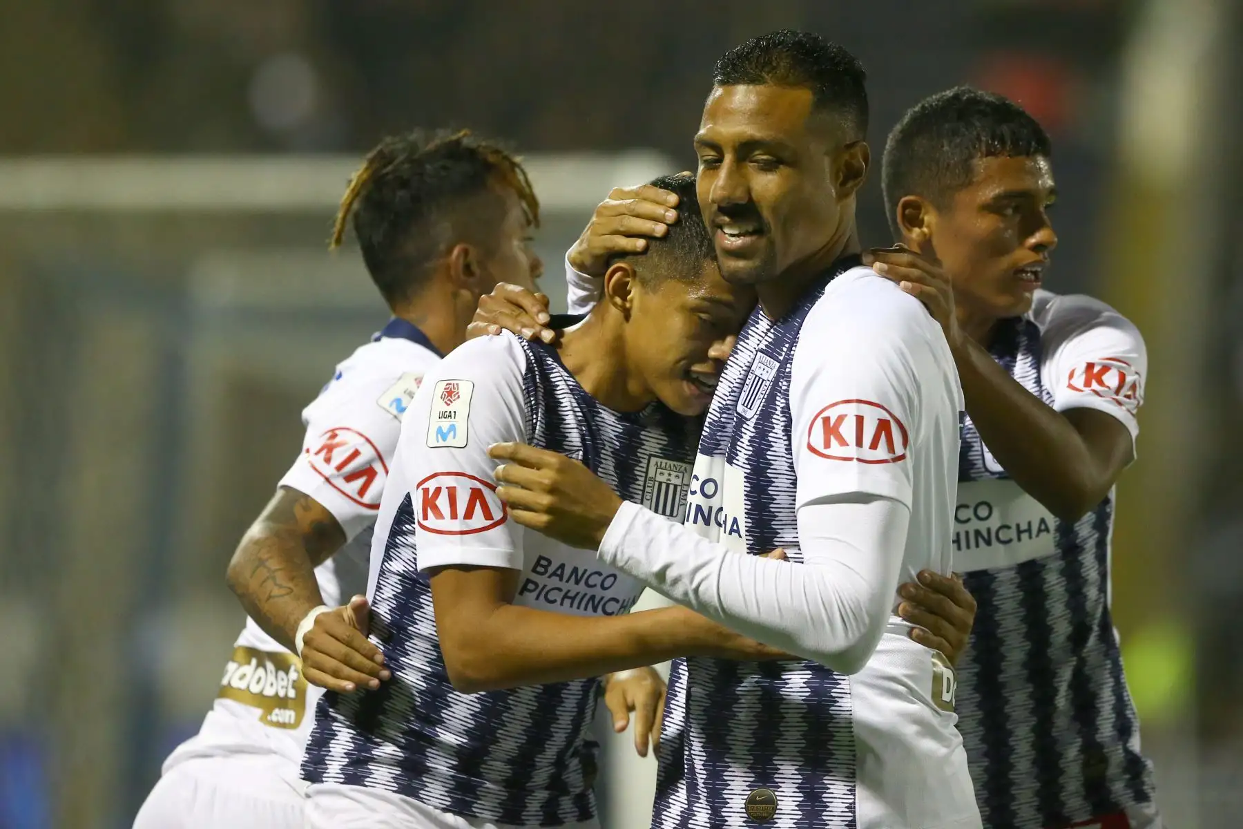 Kevin Quevedo fue el encargado de abrir el marcador en el partido entre Alianza Lima y Alianza Universidad, en el Estadio Alejandro Villanueva. Foto:ANDINA/ Juan Carlos Guzmán
