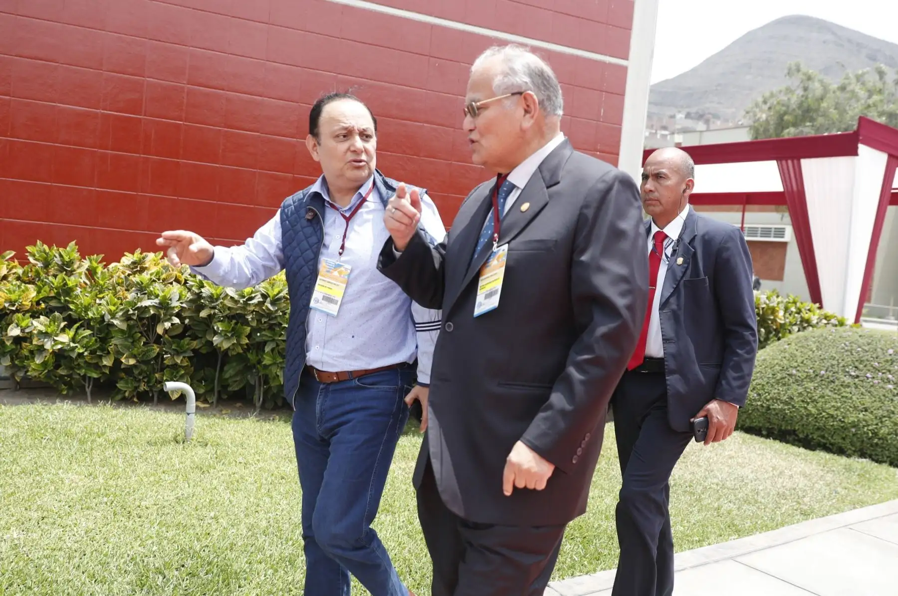 El Defensor del Pueblo, Walter Gutiérrez y Jorge Alva Hurtado, rector de la UNI supervisaron el proceso de exámen. Foto: ANDINA/Renato Pajuelo