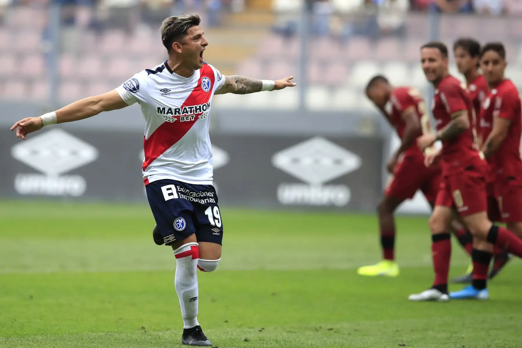 Deportivo Municipal vs Universitario de Deportes jugado en el Estadio Nacional.
Juan Bogado anota el primer tanto del partido       


Foto: Andina/Juan Carlos Guzmán Negrini