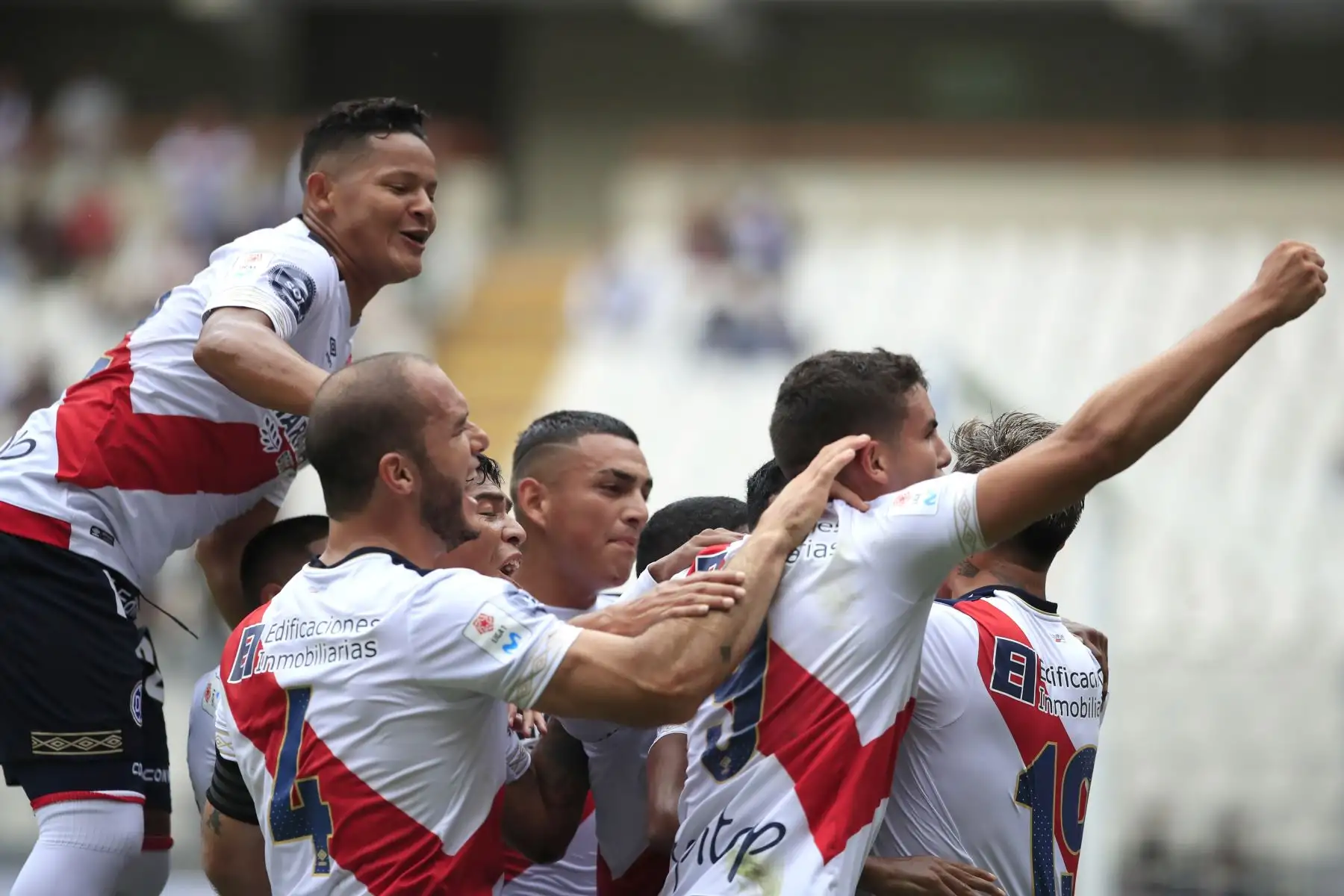 Deportivo Municipal vs Universitario de Deportes jugado en el Estadio Nacional.       


Foto: Andina/Juan Carlos Guzmán Negrini