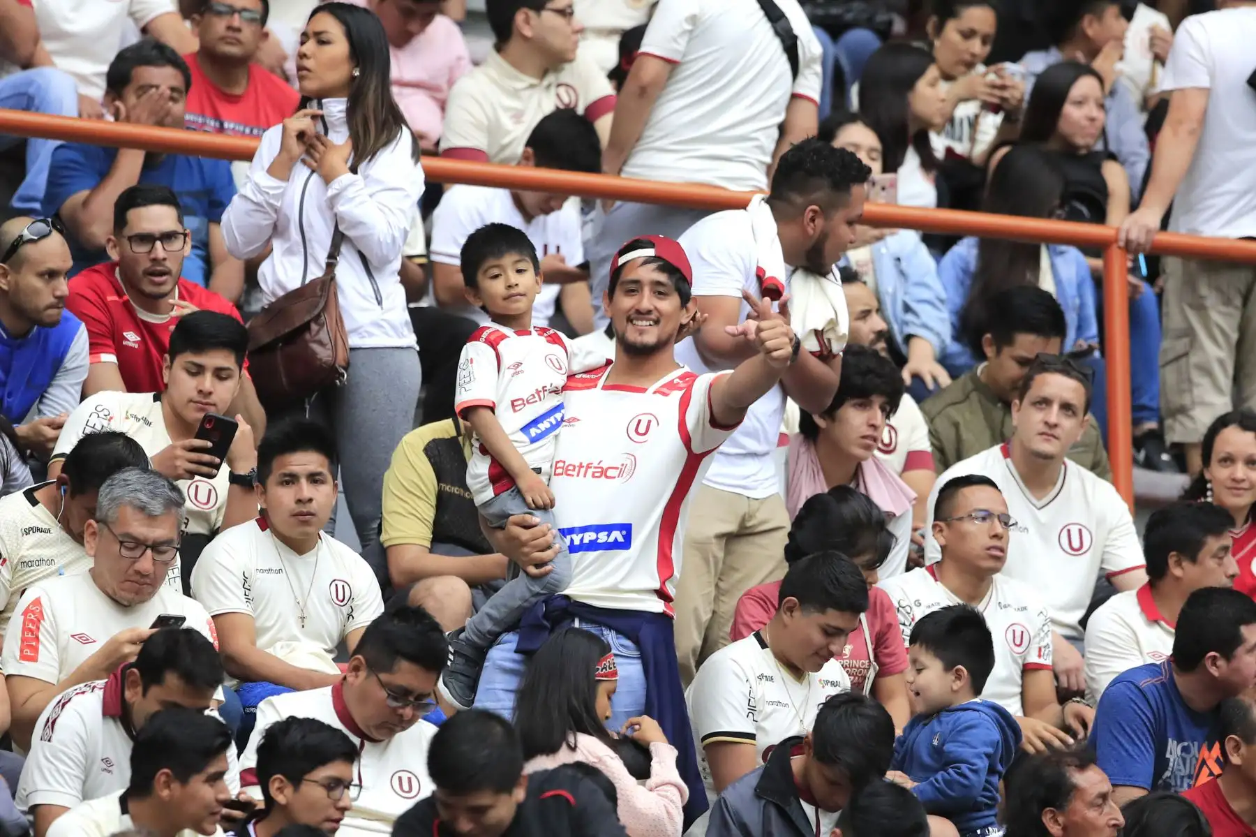 Deportivo Municipal vs Universitario de Deportes jugado en el Estadio Nacional.       


Foto: Andina/Juan Carlos Guzmán Negrini