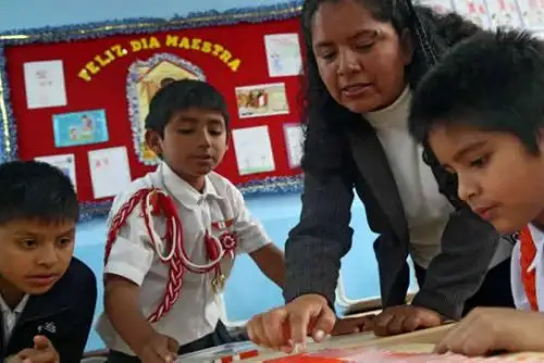 Norma beneficiará a docentes en más de 15,000 colegios públicos del país. Foto: Minedu