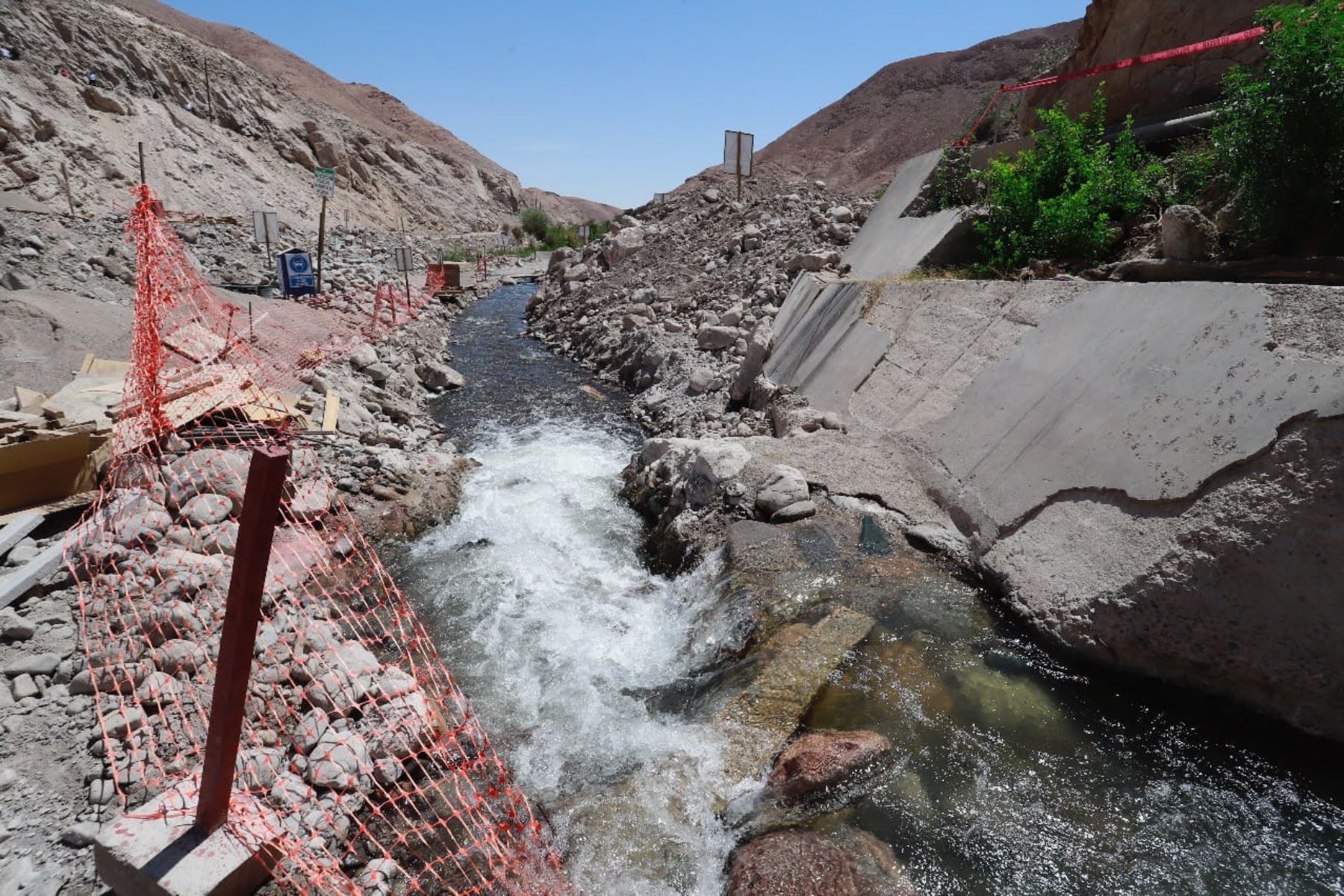 Ministerio de Agricultura ejecuta trabajos de prevención para evitar desbordes del río Tumilaca, en Moquegua.