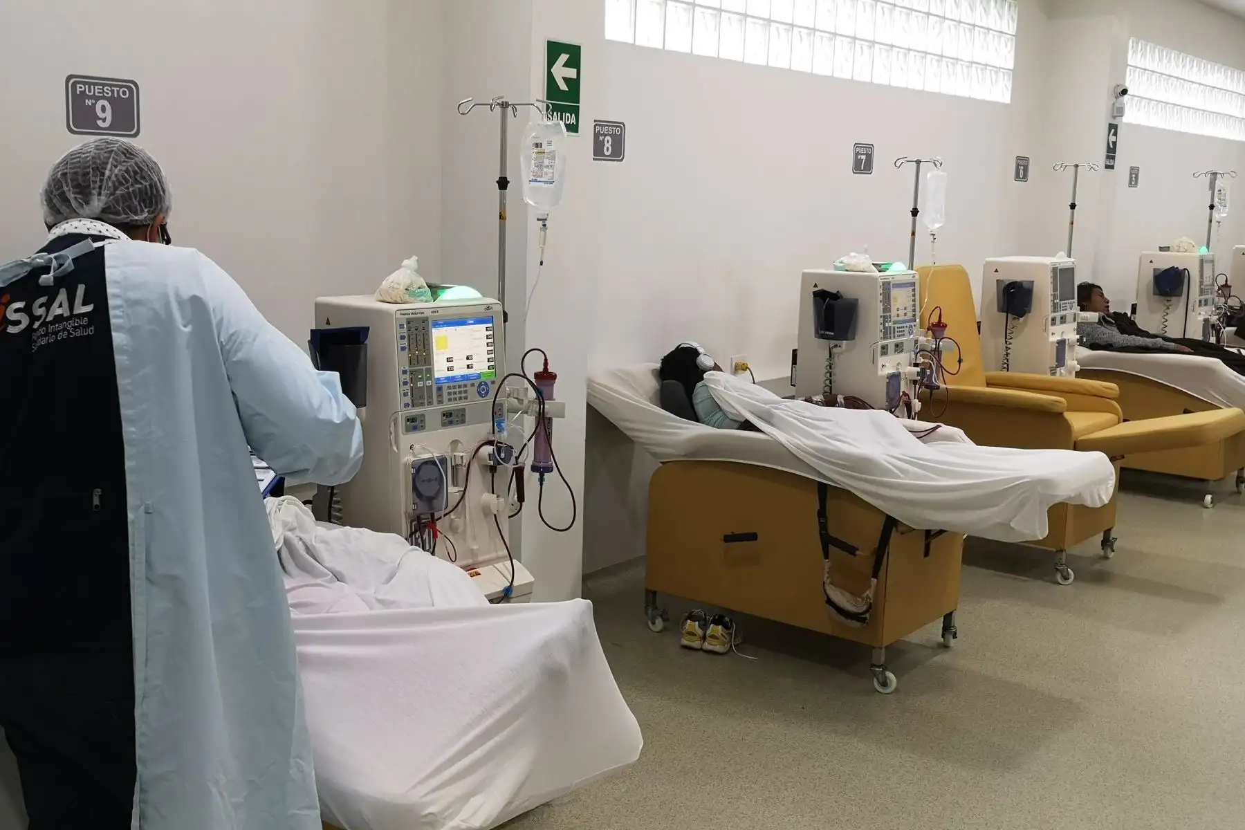 Transfieren más de S/ 1 millón para garantizar hemodiálisis para los afiliados al SIS en Loreto.
