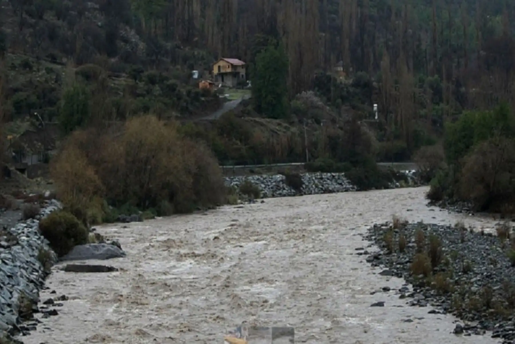 El Indeci exhorta a las autoridades locales a continuar con la ejecución de sus planes de contingencia, preparar su sistema comunitario de alerta temprana, prever la organización de la población y disponer el monitoreo permanente de los ríos para tomar medidas o alertar evacuación. Foto: ANDINA/Difusión.