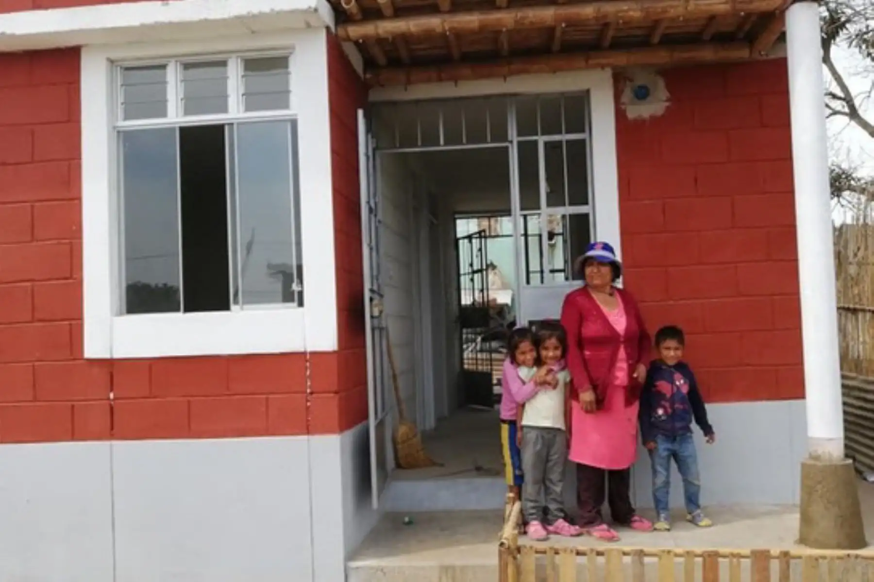 El diseño Sumaq Wasi para las familias rurales tiene un área construida de 30 metros cuadrados en albañilería armada.