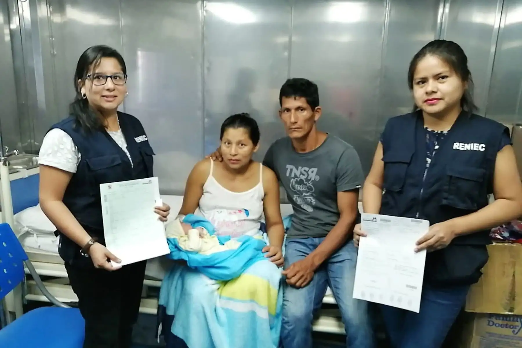 Personal de las Plataformas Itinerantes de Acción Social (PIAS) lleva servicios del Estado a poblaciones rurales en zonas alejadas.
