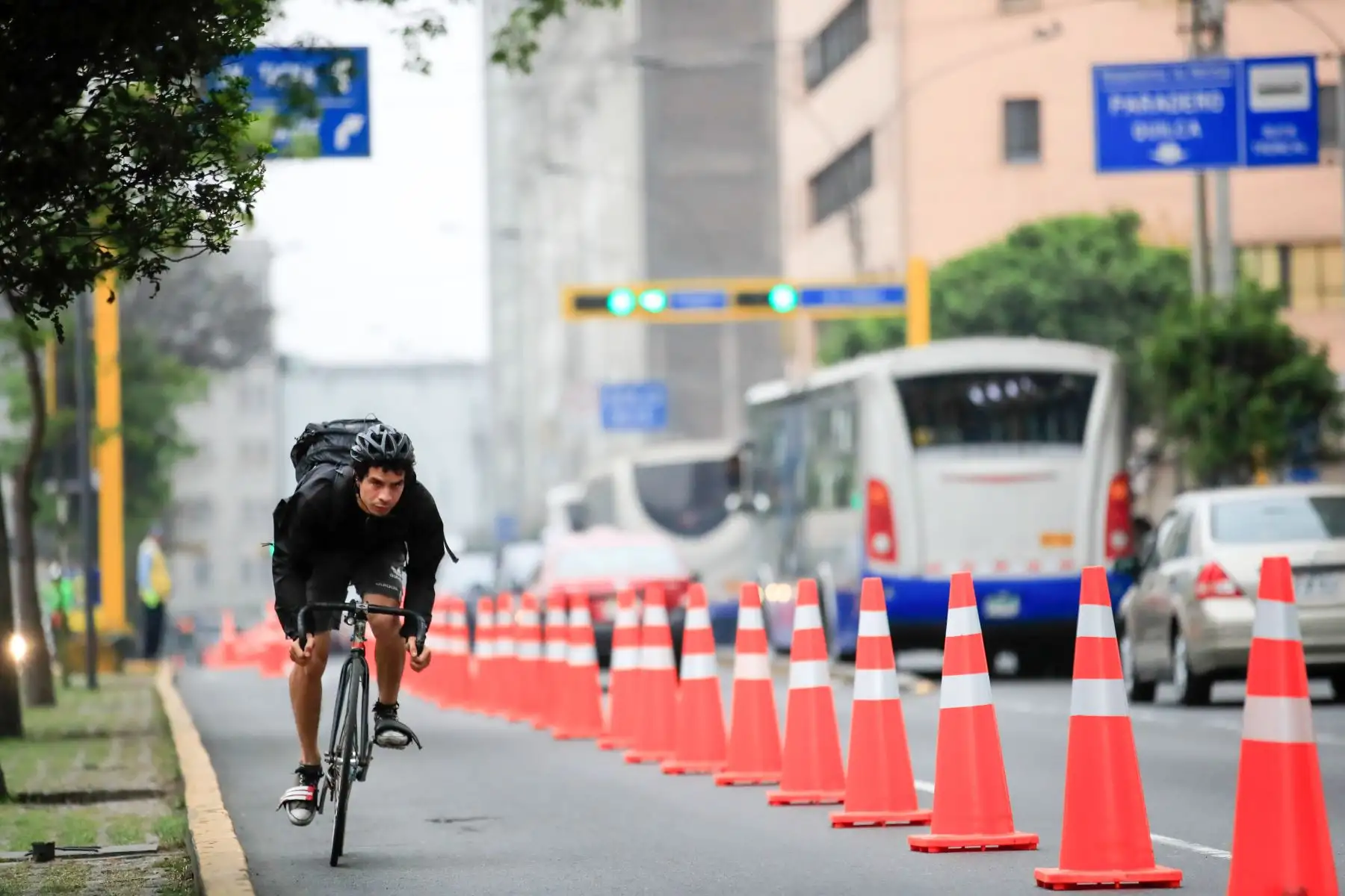 La Municipalidad de Lima activó un carril segregado para ciclistas en el corredor vial Tacna - Garcilaso de la Vega.

Foto: Andina/Juan Carlos Guzmán Negrini