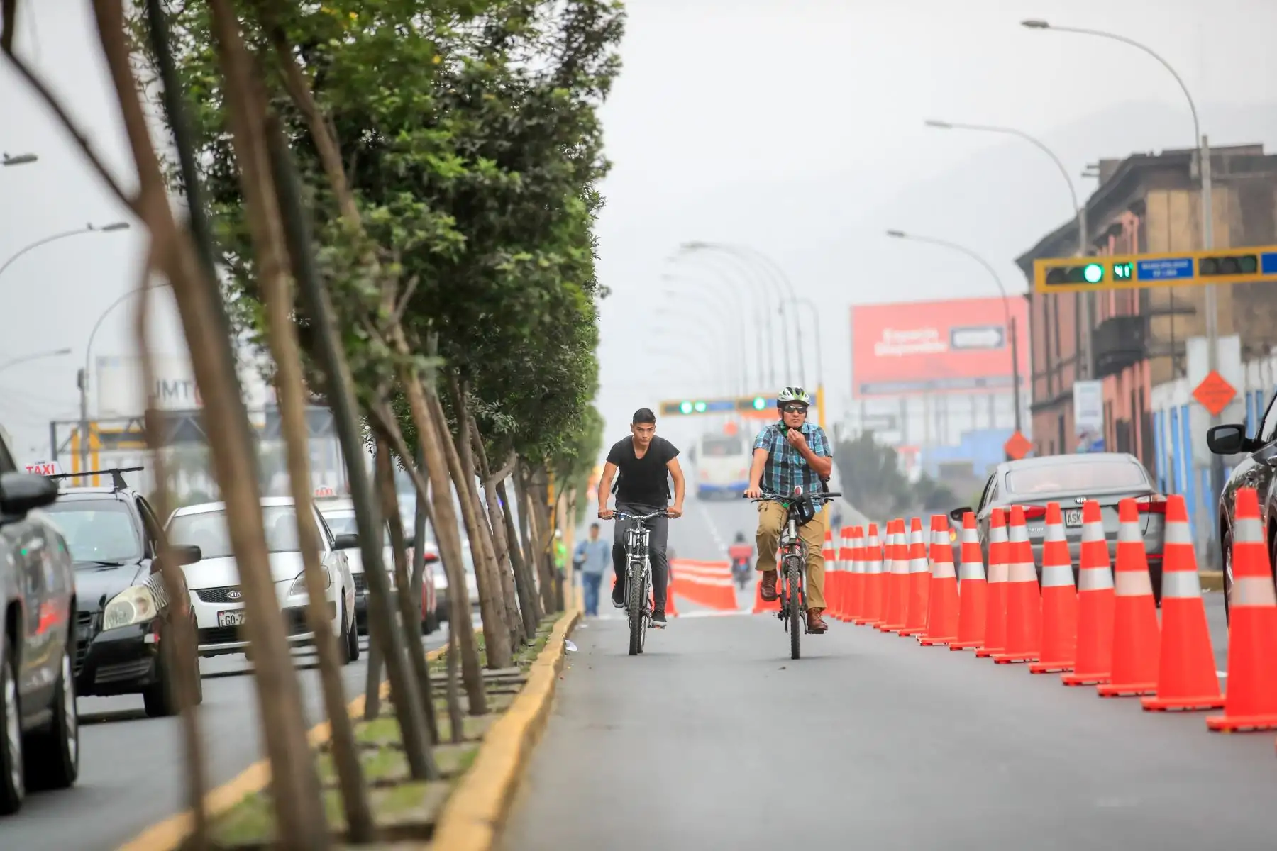 La Municipalidad de Lima activó un carril segregado para ciclistas en el corredor vial Tacna - Garcilaso de la Vega.

Foto: Andina/Juan Carlos Guzmán Negrini