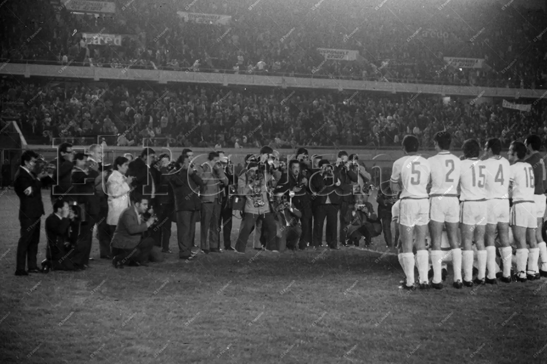 Lima - 9 junio 1971 / El cuadro del Nacional de Uruguay forma para los fotógrafos en el Estadio Nacional. Los uruguayos se coronaron campeones de la Copa Libertadores de América  al vencer 2-0 a Estudiantes Argentina. Foto Archivo Histórico de El Peruano