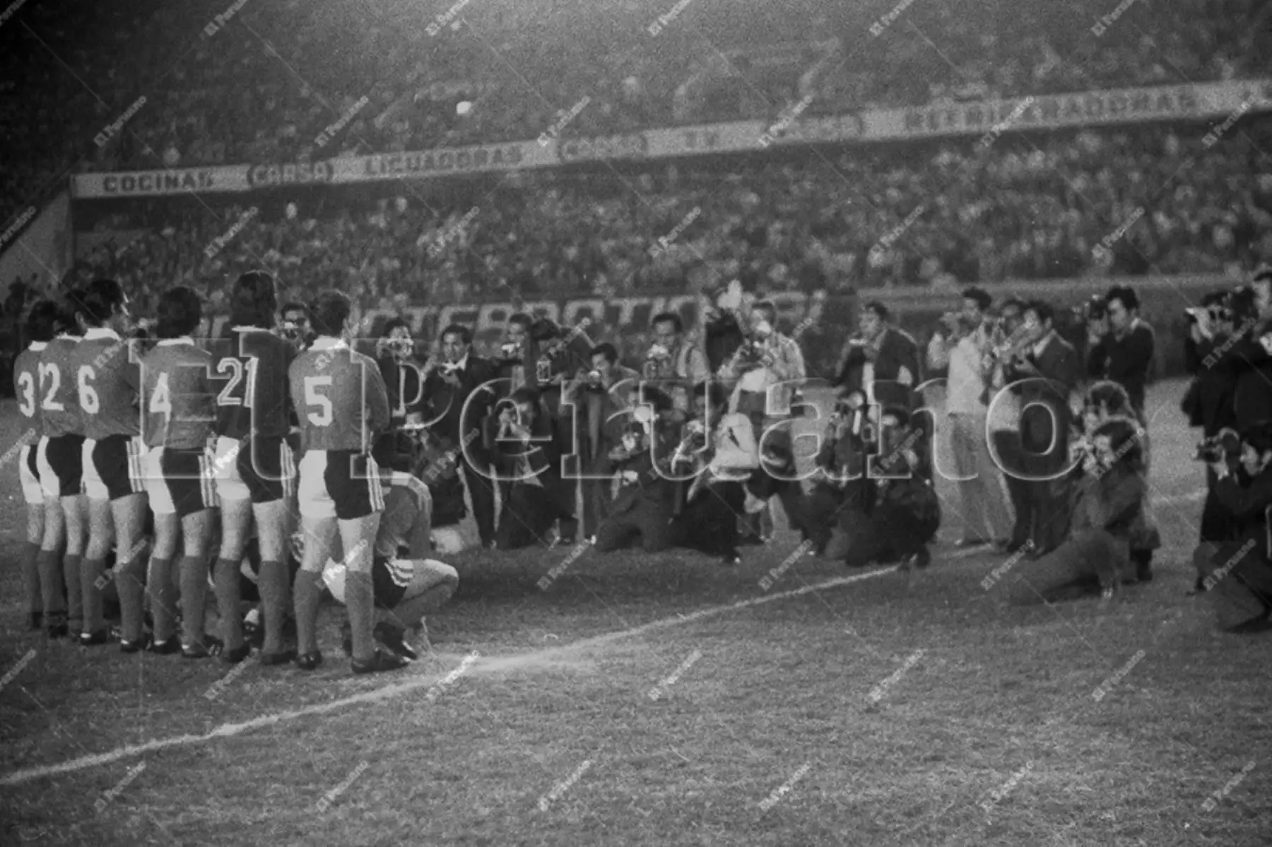 Lima 17 de mayo 1972 / Los jugadores de Independiente de Avellaneda posan para los fototógrafos. El cuadro argentino empató sin goles  con Universitario de Deportes en la primera final de la Copa Libertadores en el Estadio Nacional. 
Foto: Archivo Histórico de El Peruano