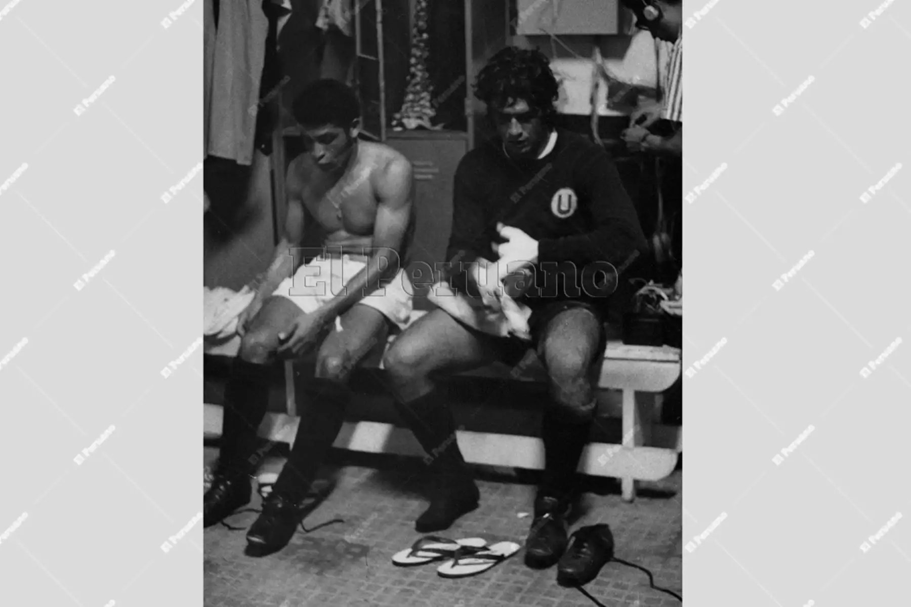 Lima 17 de mayo 1972 / Héctor Chumpitaz y Horacio Ballesteros  de Universitario de Deportes en el camarín luego de empatar con Independiente de Avallaneda en la primera final de la Copa Libertadores de América. Foto: Archivo Histórico de El Peruano Lima 17 de mayo 1972 / Héctor Chumpitaz y Horacio Ballesteros  de Universitario de Deportes en el camarín luego de empatar con Independiente de Avallaneda en la primera final de la Copa Libertadores de América. Foto: Archivo Histórico de El Peruano