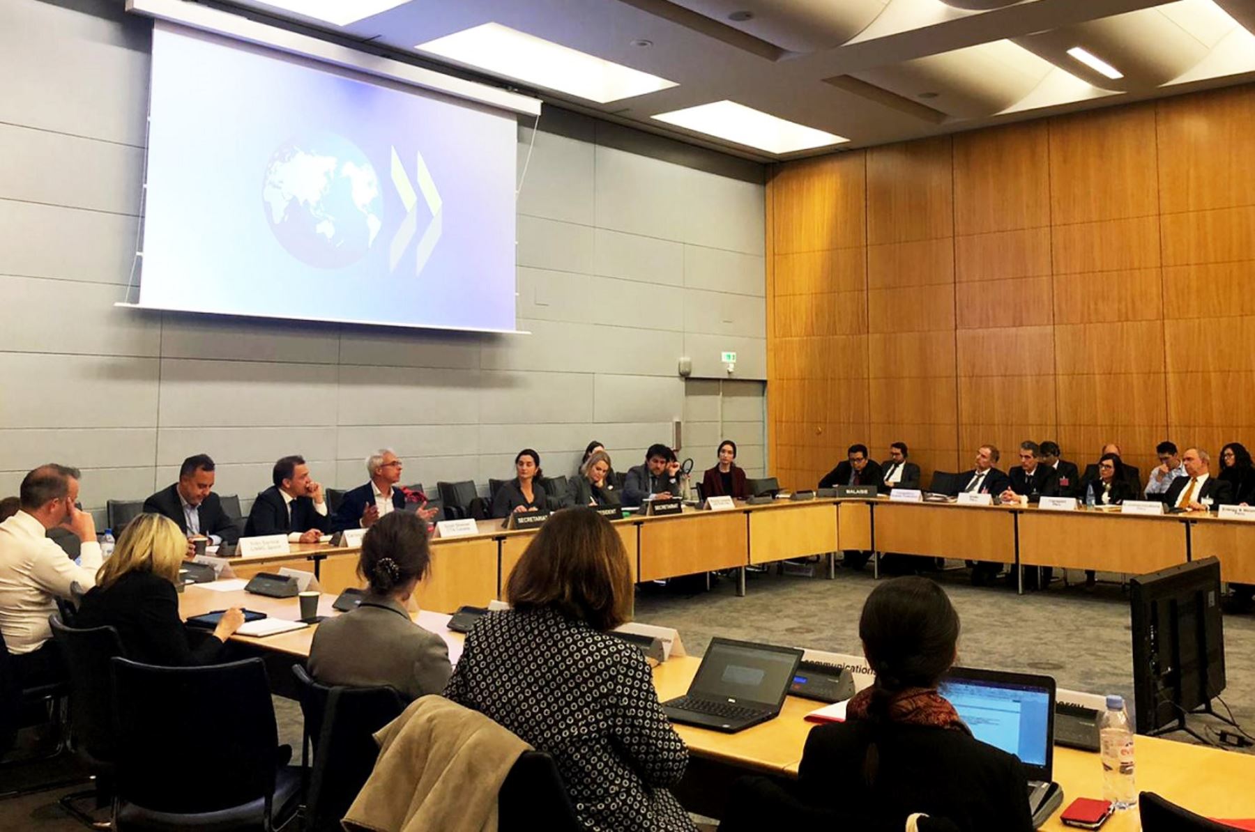 Participación de la Sunass en reunión OCDE en París. Foto: Cortesía.
