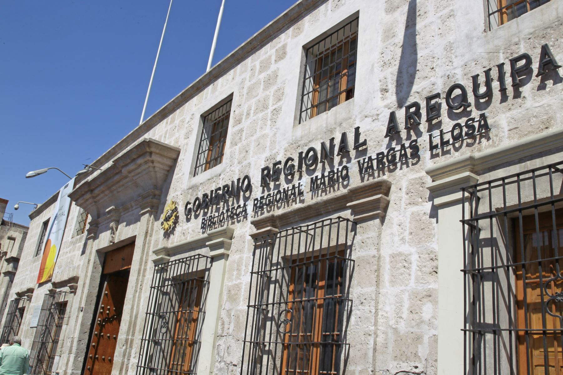 Detectan faltante de más de 50 libros en Biblioteca Regional Mario Vargas Llosa ubicada en Arequipa.