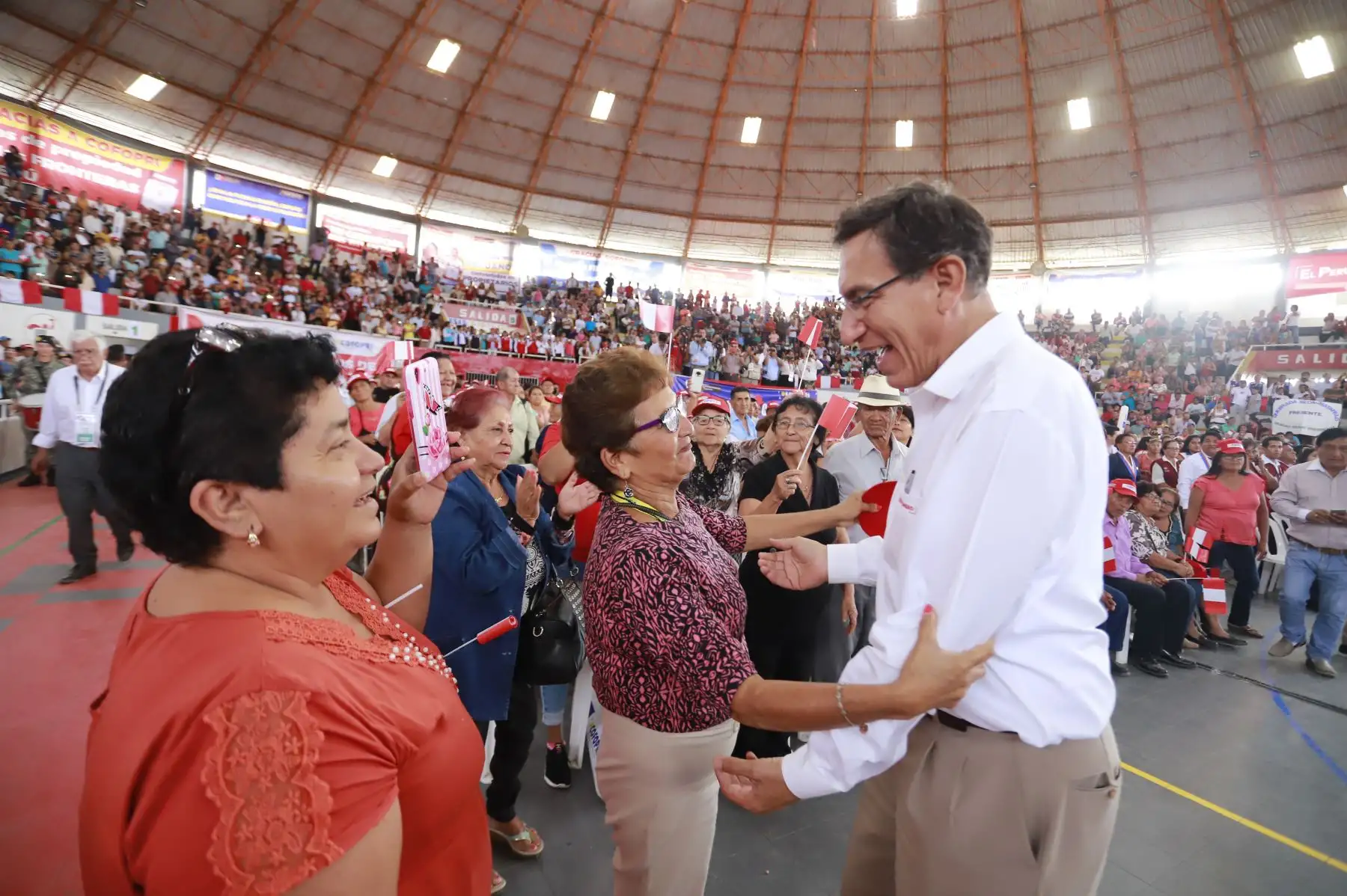 Jefe del Estado, Martín Vizcarra, lidera ceremonia de entrega de títulos de propiedad en la región Tumbes. Foto: ANDINA/Prensa Presidencia