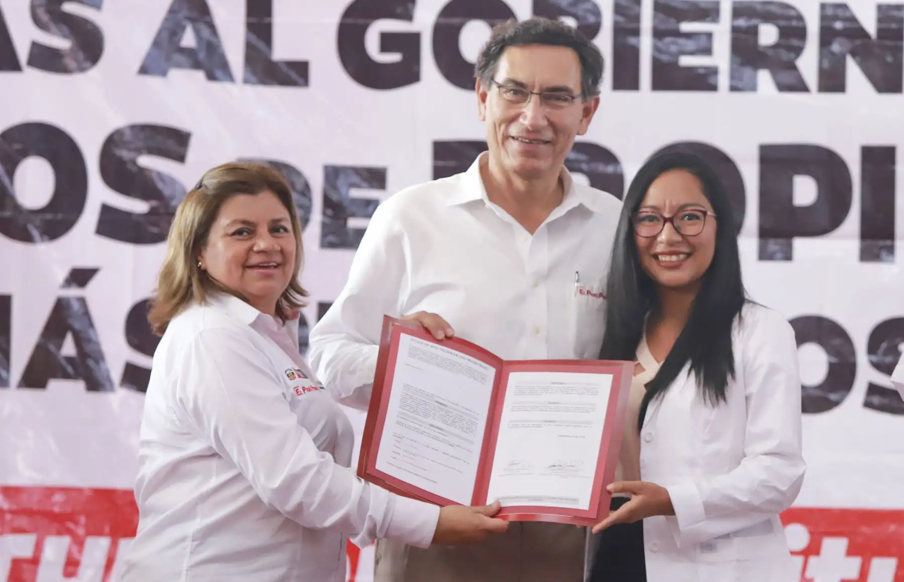 Jefe del Estado, Martín Vizcarra, lidera ceremonia de entrega de títulos de propiedad en la región Tumbes. Foto: ANDINA/Prensa Presidencia