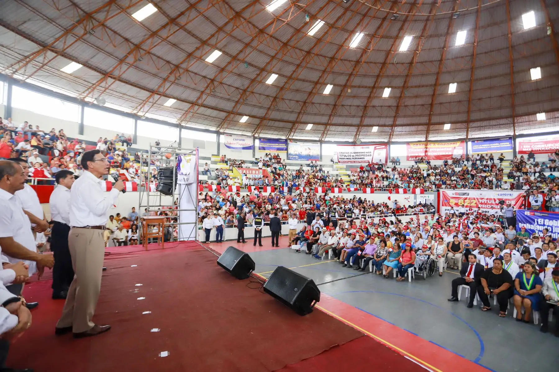 Jefe del Estado, Martín Vizcarra, lidera ceremonia de entrega de títulos de propiedad en la región Tumbes. Foto: ANDINA/Prensa Presidencia
