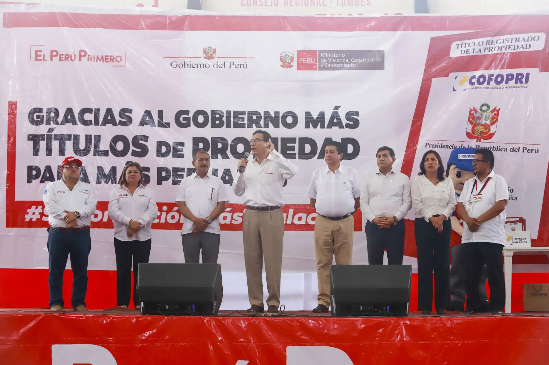 Jefe del Estado, Martín Vizcarra, lidera ceremonia de entrega de títulos de propiedad en la región Tumbes. Foto: ANDINA/Prensa Presidencia