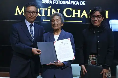 Ministerio de Cultura entrego esta noche la resolución Viceministerial correspondiente a la declaratoria de la obra fotográfica de Martín Chambi como Patrimonio Cultural de la Nación. Foto: ANDINA/Vidal Tarqui