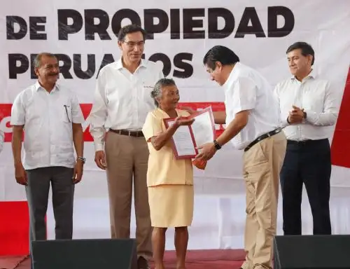 Ministro de Vivienda entregó títulos de propiedad en la región Tumbes.