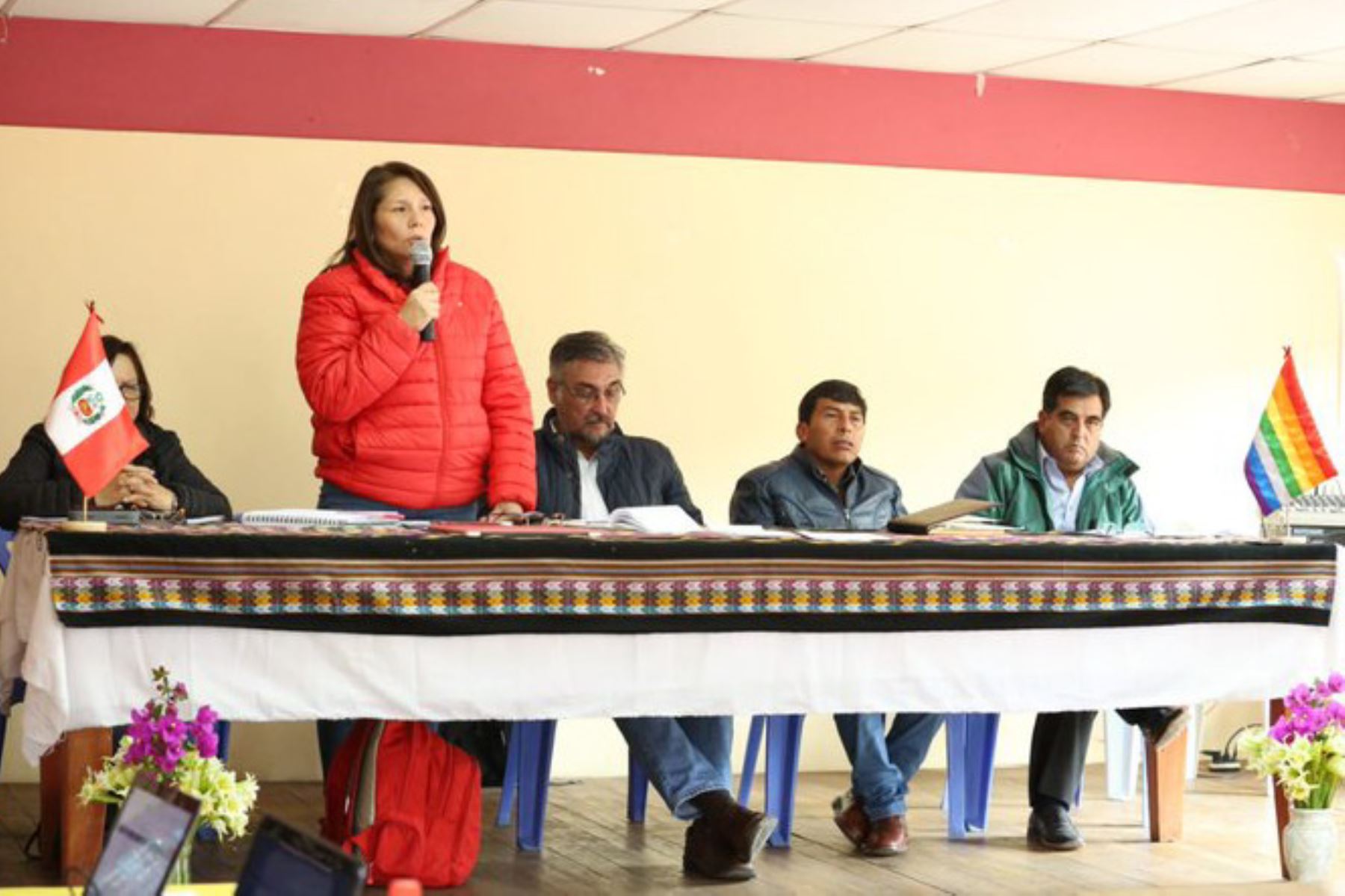 Alta comisionada para el Diálogo y el Desarrollo en el Corredor Vial Sur, Paola Bustamante, arribó a la provincia de Paruro (Cusco) a fin de liderar la cuarta sesión de la mesa de trabajo para el desarrollo de este ámbito.