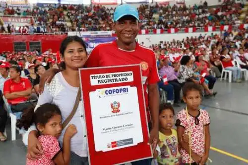 Ministerio de Vivienda entregó 1,527 títulos de propiedad a familias y entidades de la región Tumbes