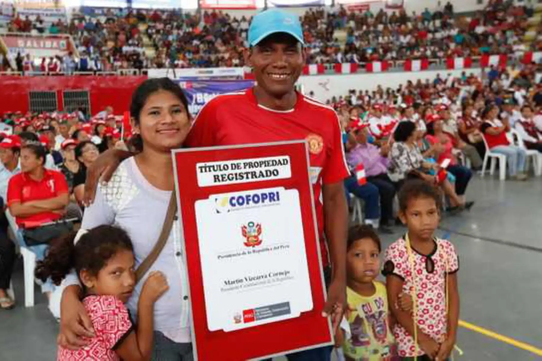 Ministerio de Vivienda entregó 1,527 títulos de propiedad a familias y entidades de la región Tumbes