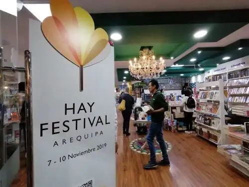 Hay Festival Arequipa. Librería del centro de Arequipa muestra logo del festival en su entrada. Foto: ANDINA/José Vadillo Vila