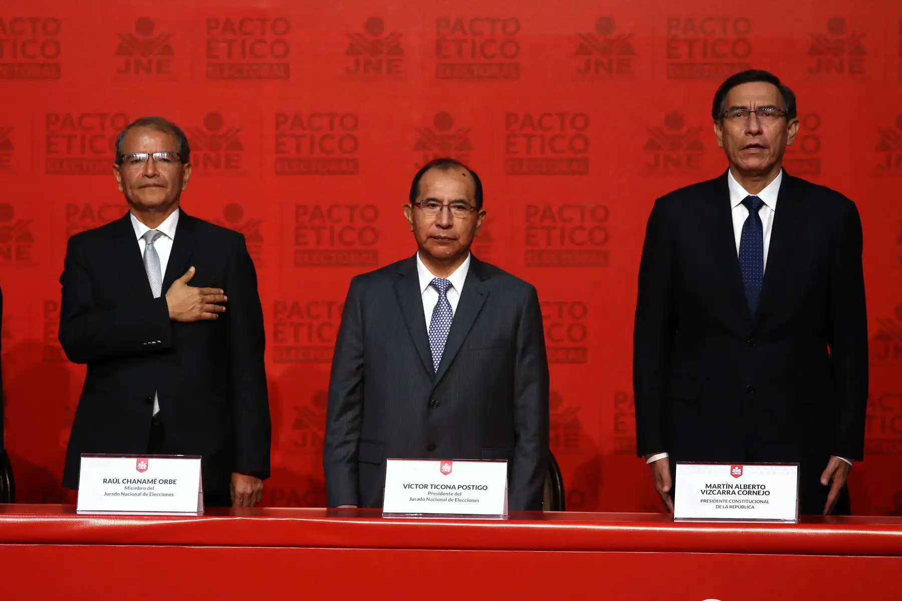 Presidente de la República Martín Vizcarra participa en firma del Pacto Ético Electoral. Foto: ANDINA/Vidal Tarqui