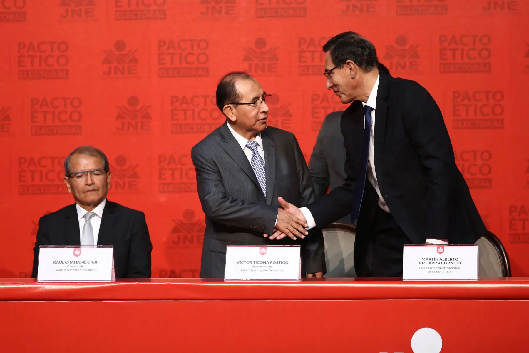 Presidente de la República Martín Vizcarra participa en firma del Pacto Ético Electoral. Foto: ANDINA/Vidal Tarqui
