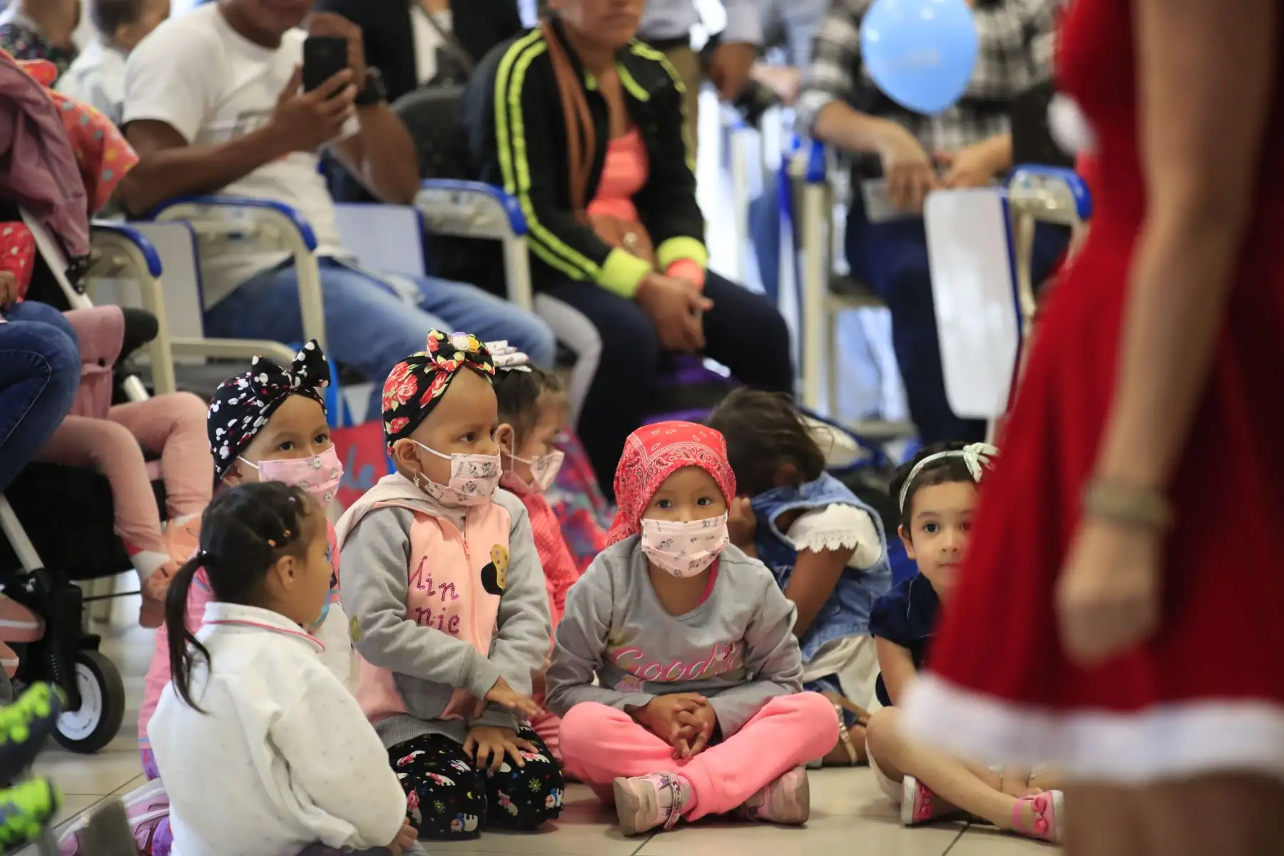 Heart Cares International agasajó a los niños y adolescentes con cardiopatías  congénitas que serán sometidos a cirugías al corazón en el Hospital del Niño.

Foto: ANDINA/Juan Carlos Guzmán Negrini.