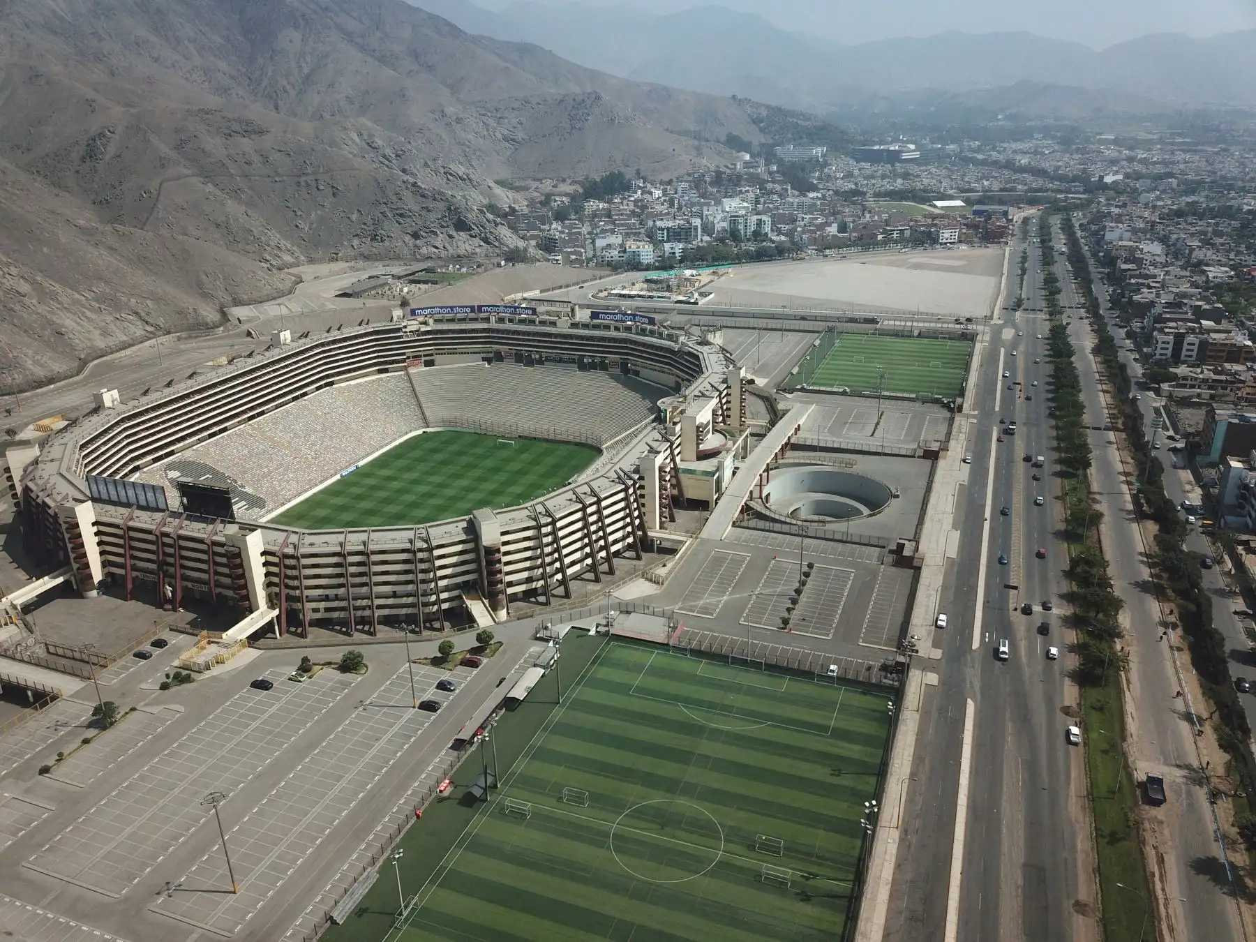 Fotos tomadas con drone del Estadio Monumental en Ate, donde se jugara la final de la Copa Libertadores.
Foto: ANDINA/Juan Carlos Guzmán Negrini.