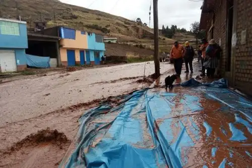 Jauja: lluvia y granizo provocan inundación de viviendas en distritos de Yauyos y Acolla