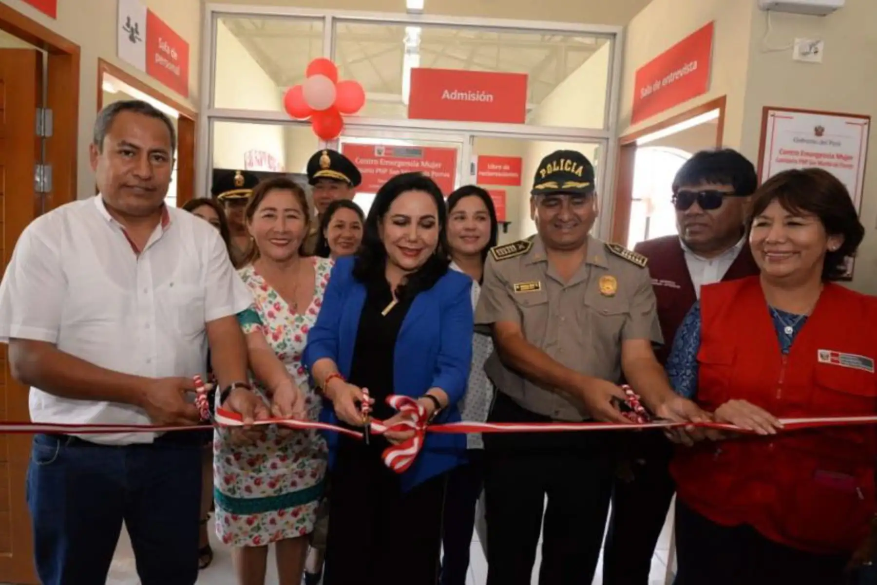 La Ministra de la Mujer y Poblaciones Vulnerables, Gloria Montenegro Figueroa, llegó a Lambayeque para inaugurar dos Centro de Emergencia Mujer (CEM), en las Comisarías PNP San Martín de Porres y Campodónico, además de implementar el programa denominado “Hombres por la Igualdad”.