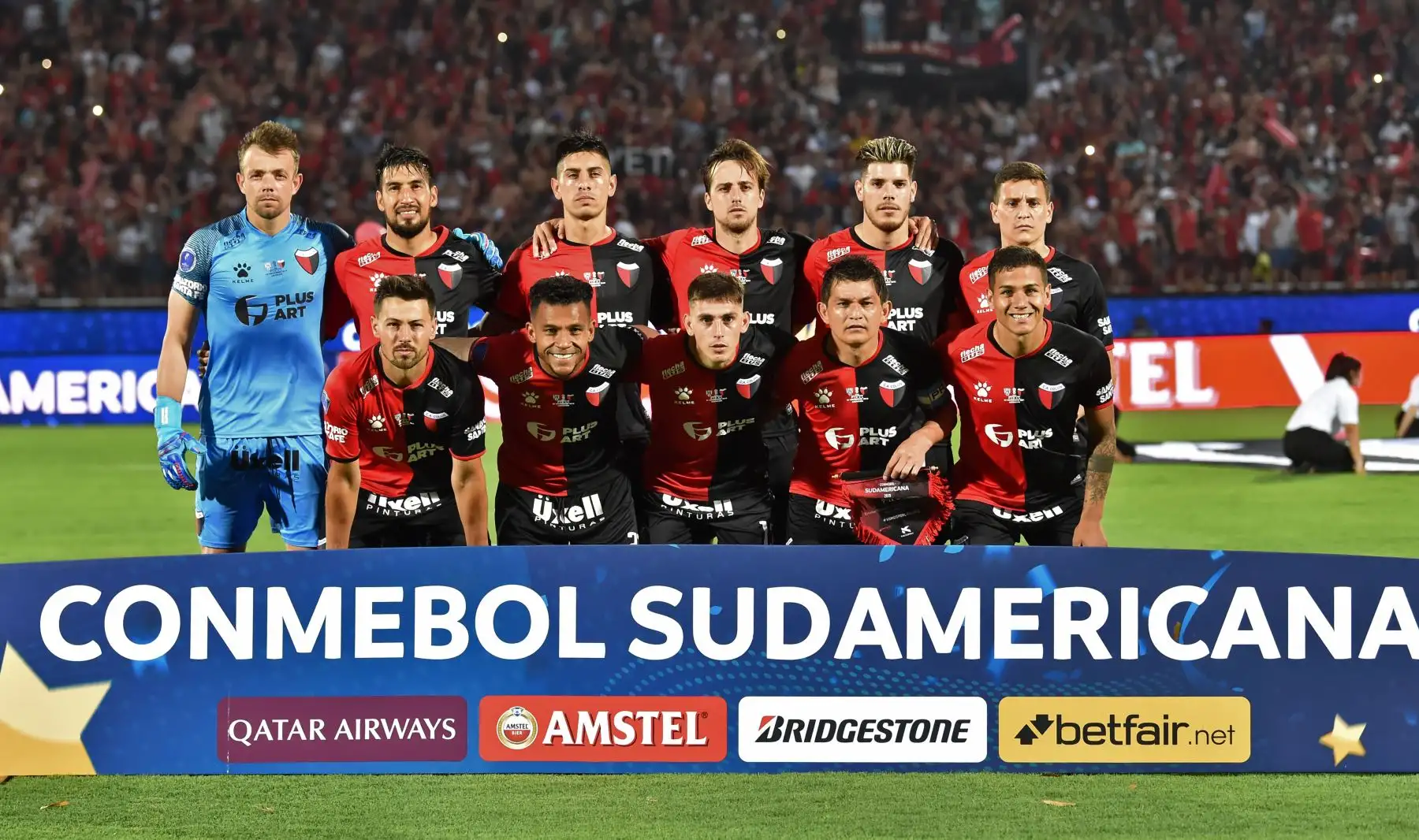 Los jugadores del equipo argentino Colón de Santa Fe posan para fotos antes de su último partido de fútbol de la Copa Sudamericana contra el Independiente del Valle de Ecuador.
Foto: AFP
