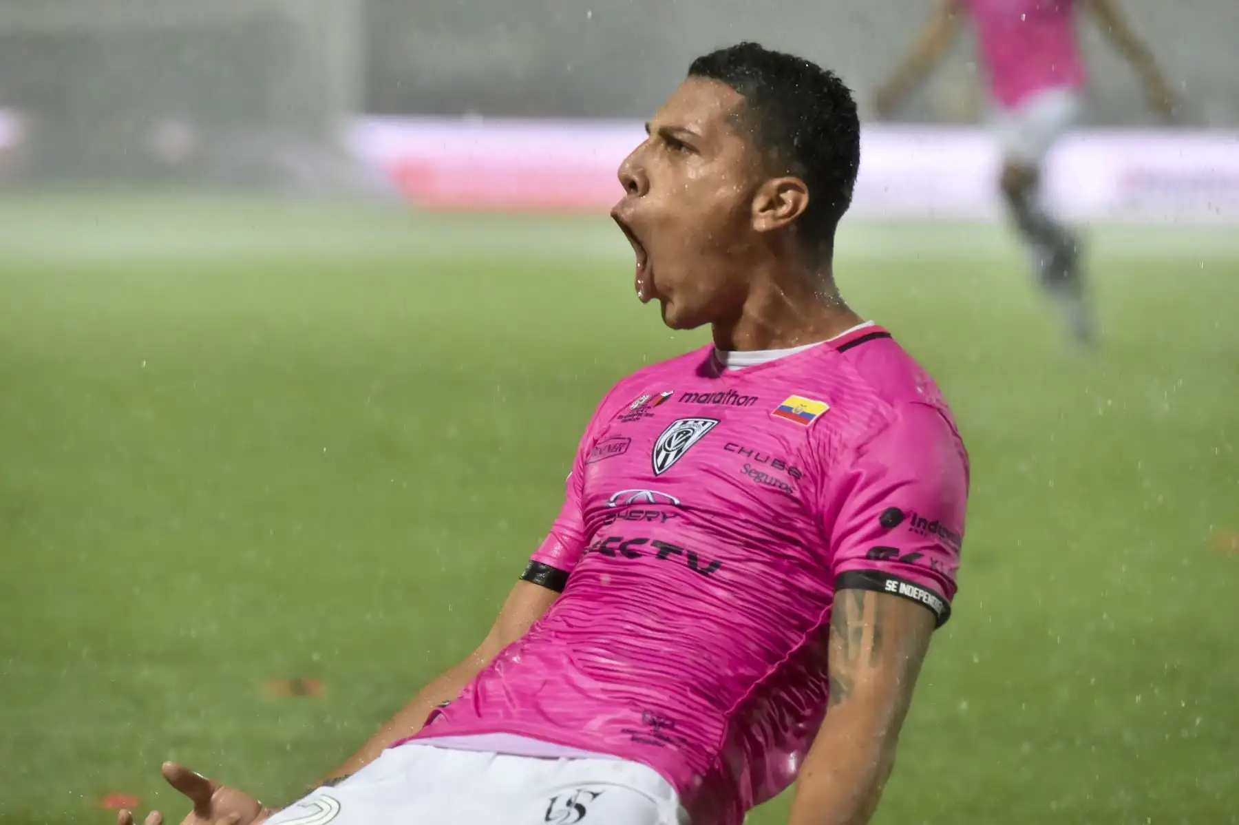 El ecuatoriano Independiente del Valle, Luis León, celebra tras anotar contra el argentino Colón de Santa Fe durante la final de la Copa Sudamericana de fútbol.
Foto: AFP