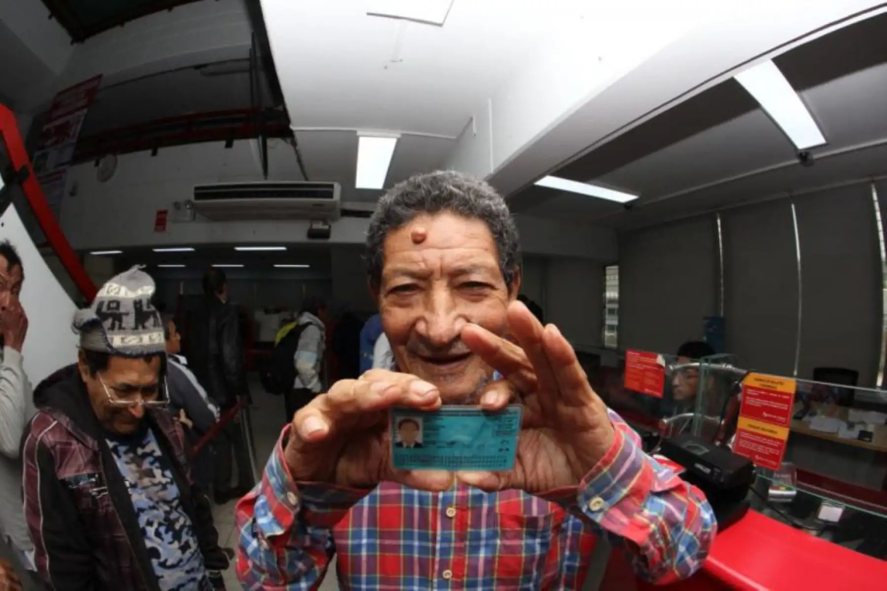 Cajamarca, Cusco, Piura y Áncash son los departamentos donde más adultos mayores tramitaron, por primera vez, su DNI.