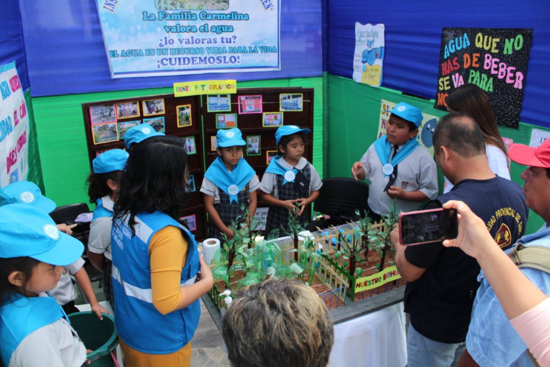 Alumnos ancashinos participaron en el IV Concurso Nacional Escolar Buenas Prácticas para el Ahorro del Agua Potable, organizado por la Sunass.