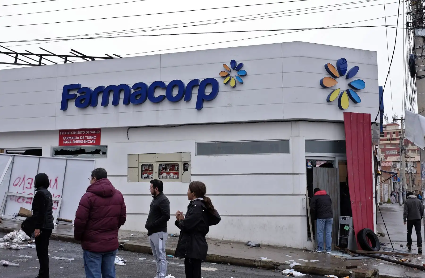 Farmacia saqueada en La Paz durante las protestas después de la renuncia  del expresidente de Bolivia Evo Morales. Foto: AFP