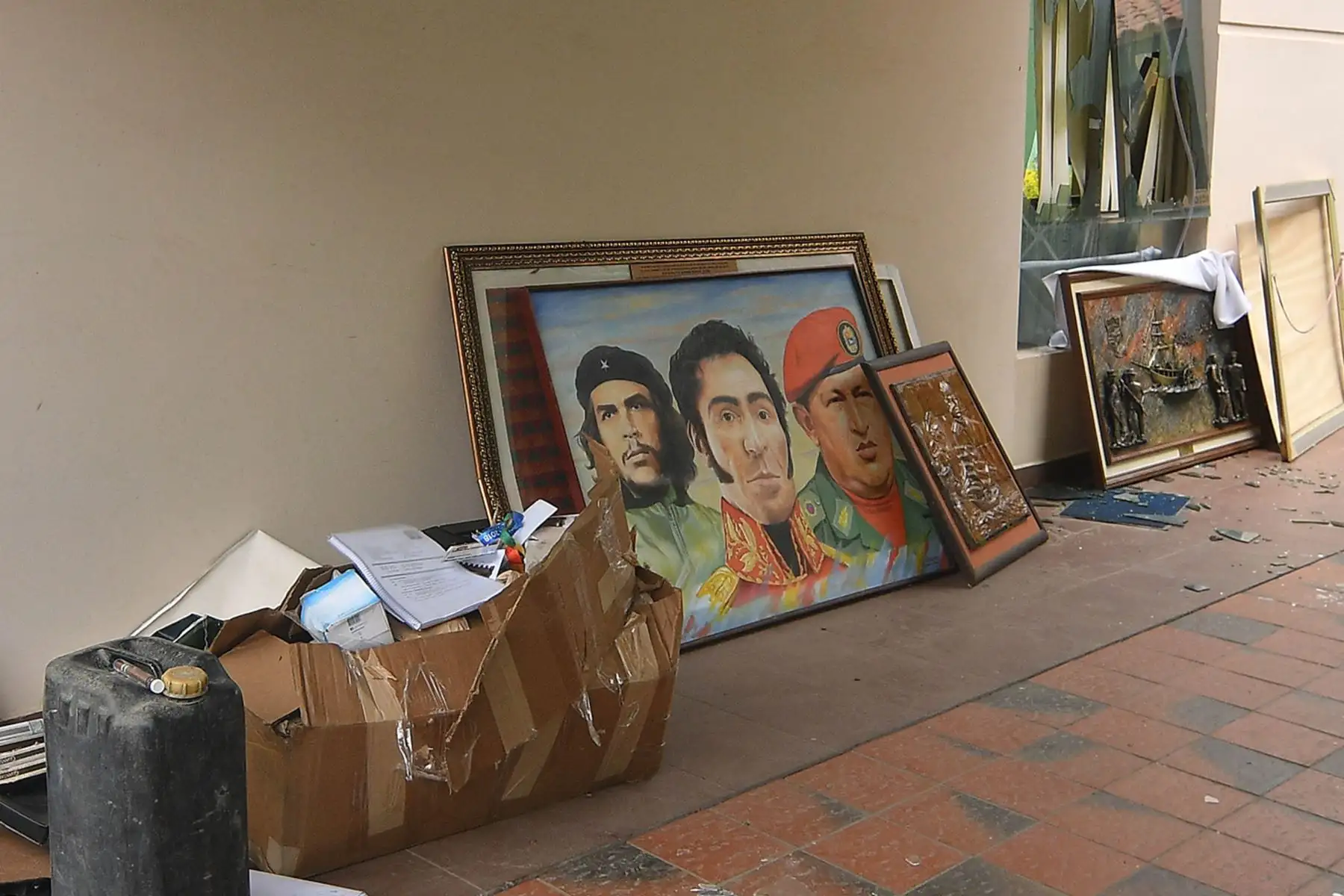 Fotografía que muestra la casa de Evo Morales en la ciudad de Cochabamba, donde fue saqueada y destrozada por manifestantes. 
Foto: EFE