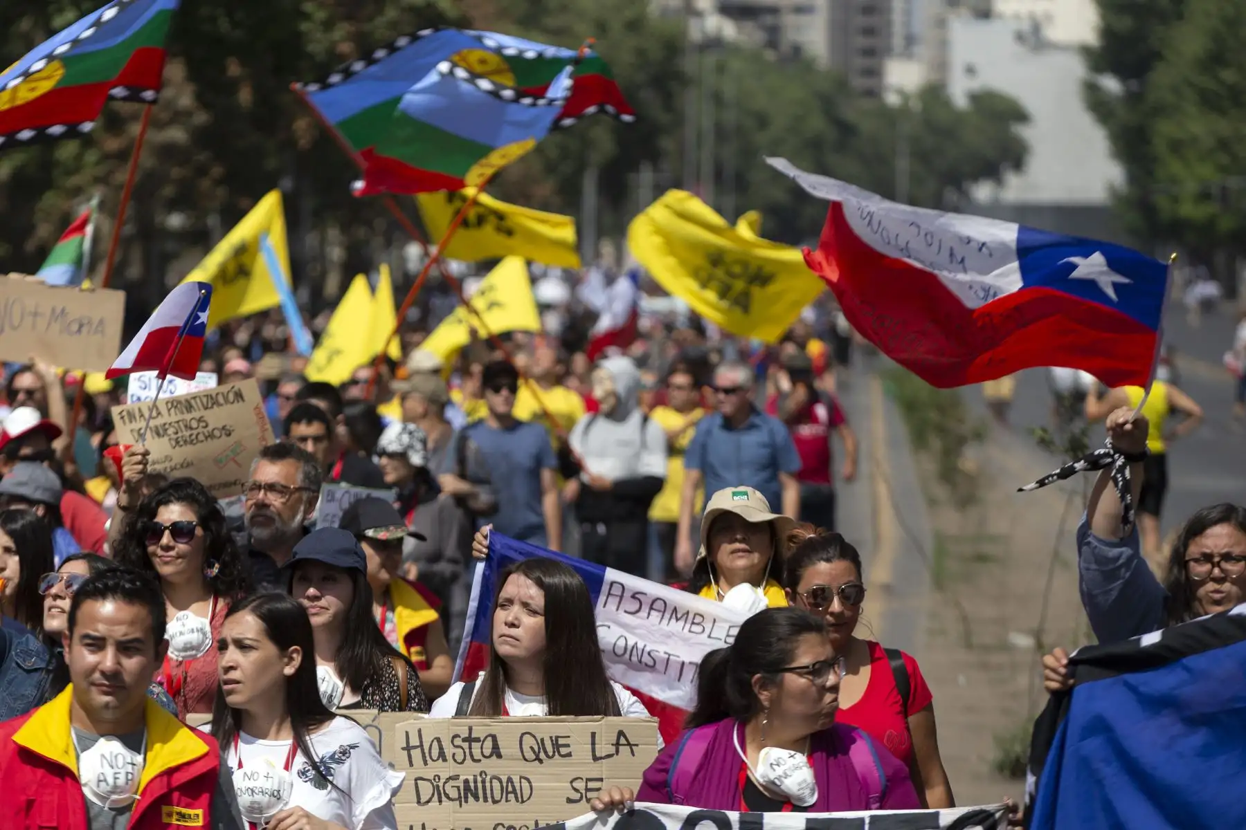 La gente se manifiesta contra el gobierno del presidente chileno Sebastián Piñera en Santiago.
 Foto: AFP