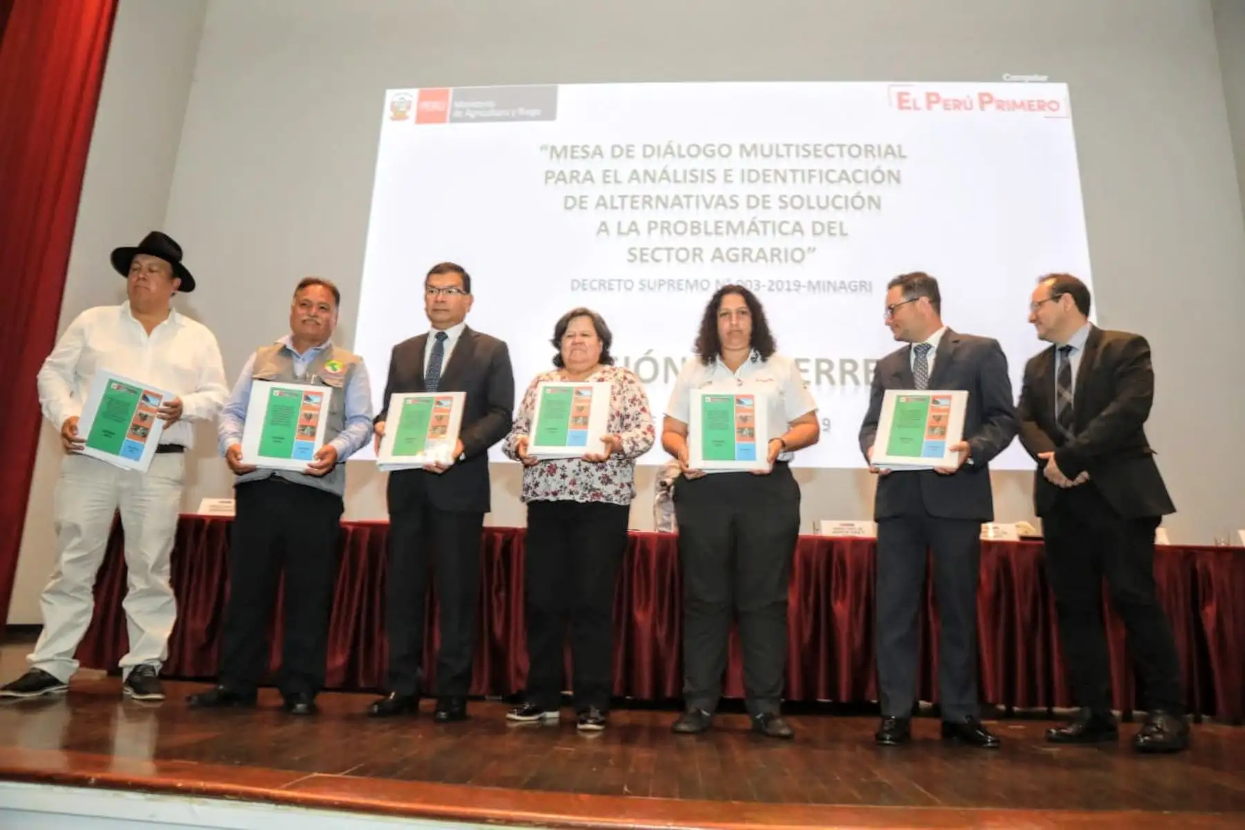 Presentación de los acuerdos. Foto: Cortesía.