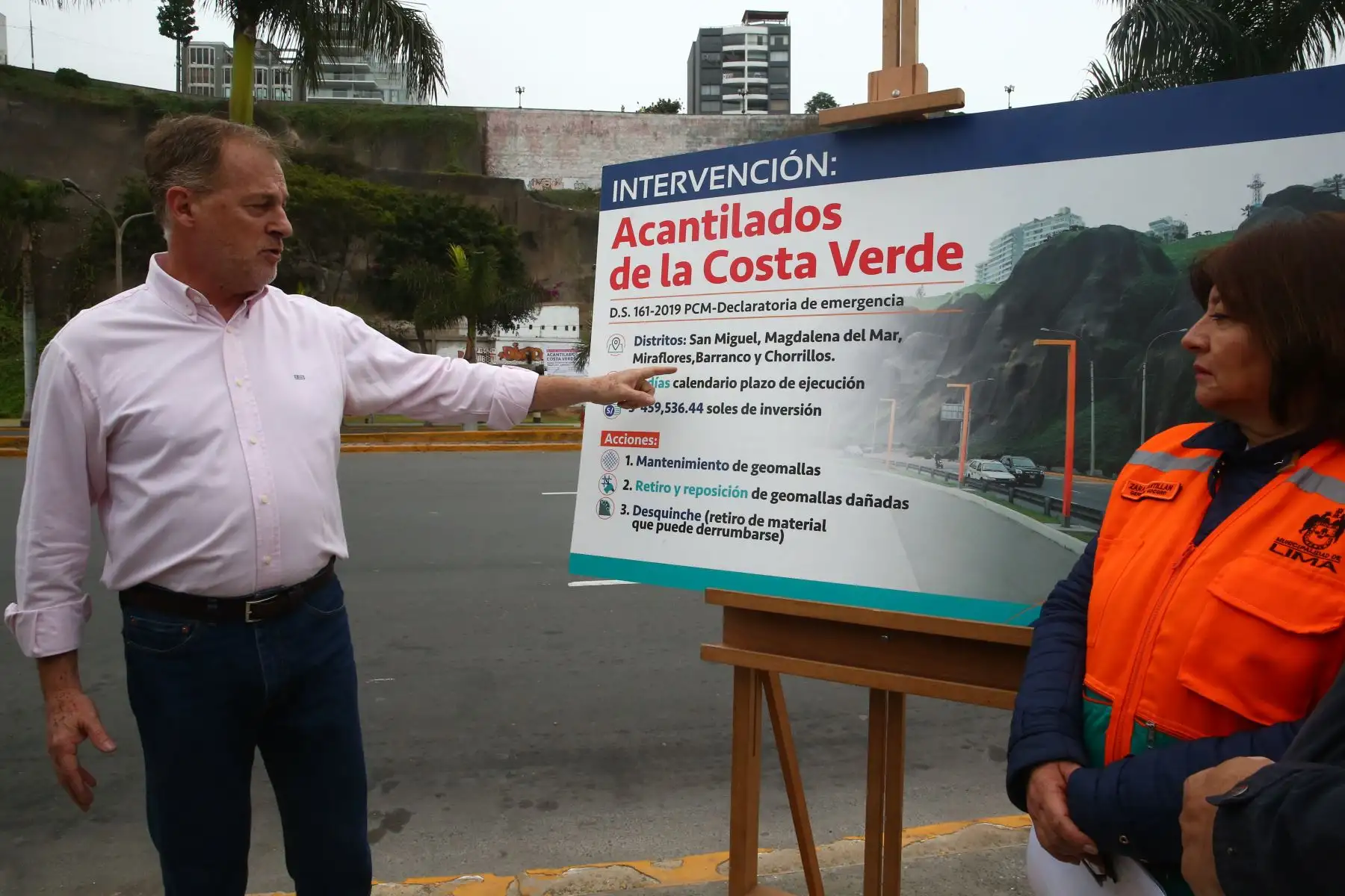 Alcalde de Lima, Jorge Muñoz supervisa el inicio de intervención en acantilados de la Costa Verde. Foto: ANDINA/Melina Mejía