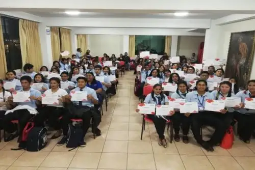 Un total de 41 mujeres y 18 varones fueron capacitados para atender, gestionar y direccionar llamadas recibidas; registrar todos los contactos en el sistema de información de una empresa y dar respuesta oportuna a las inquietudes presentadas por los clientes.