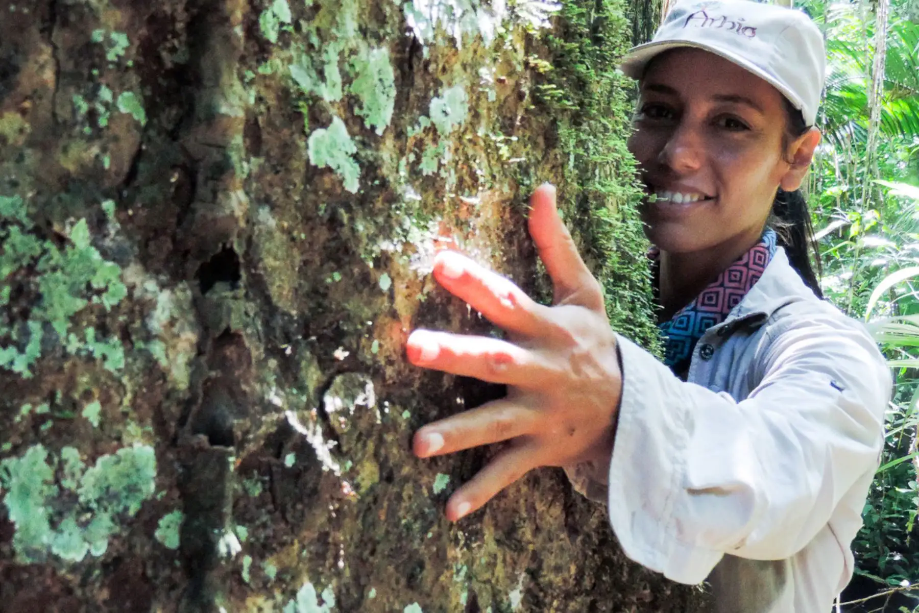 La peruana Tatiana Espinosa, directora ejecutiva de la Asociación para la Resiliencia para el Bosque Amazónico (Arbio), recibió el premio Jane Goodall en Nepal.