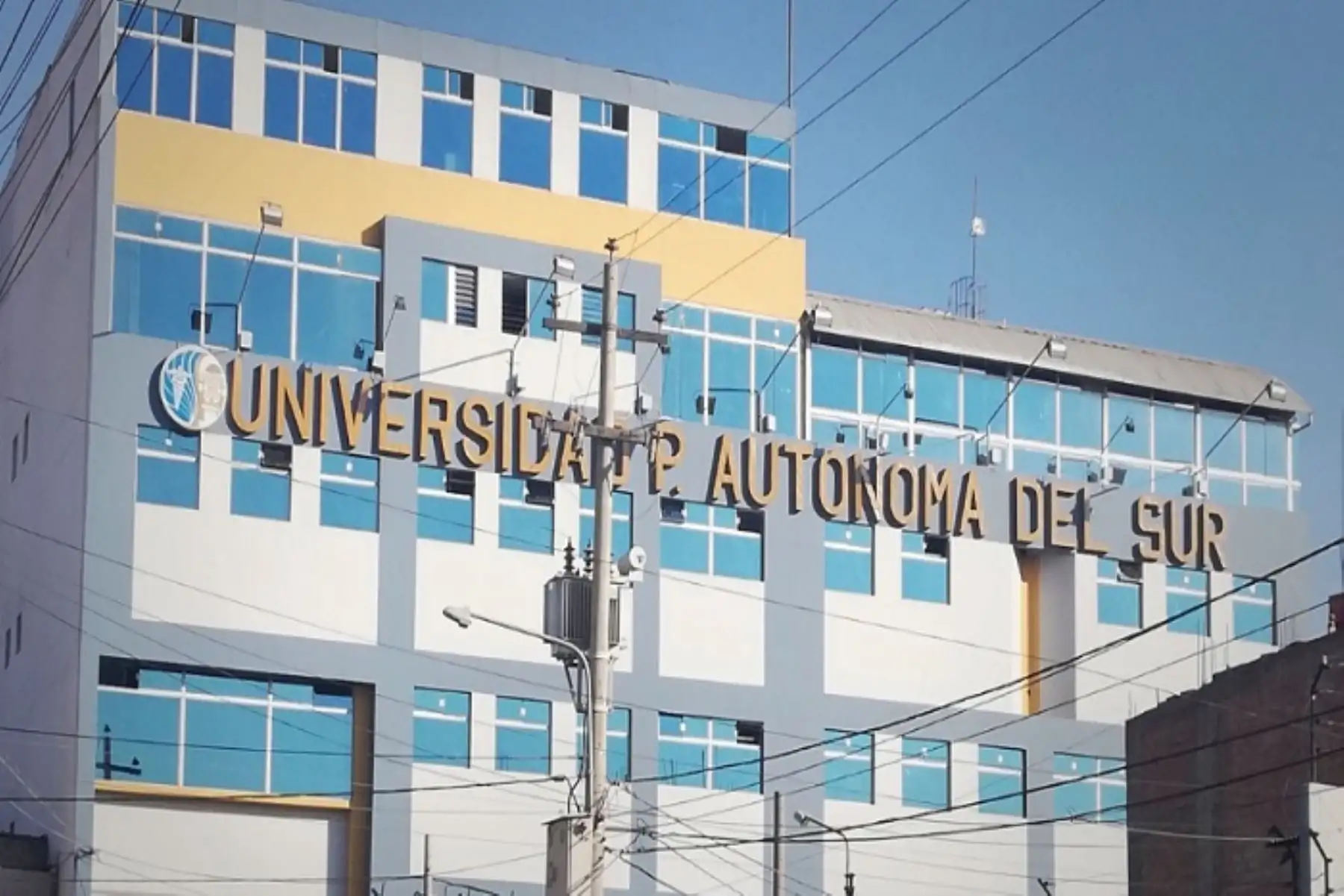 La Universidad Privada Autónoma del Sur, con sede en Arequipa, no podrá admitir nuevos estudiantes bajo ninguna modalidad y deberá iniciar un proceso ordenado de cese de actividades.