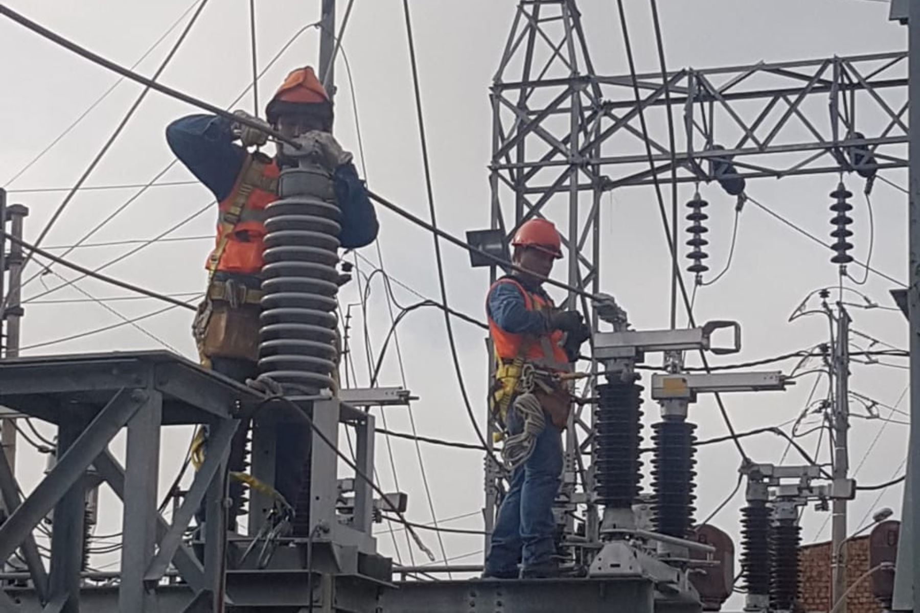 La empresa Electro Oriente recibirá una transferencia presupuestal de más de 18 millones de soles del Ministerio de Energía y Minas para ejecutar obras de electrificación en las regiones Amazonas y Cajamarca. ANDINA/Difusión